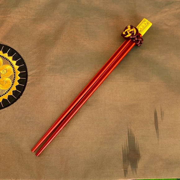 Vintage Decorative Satin Place Mats and Chopsticks - Picture 3 of 8